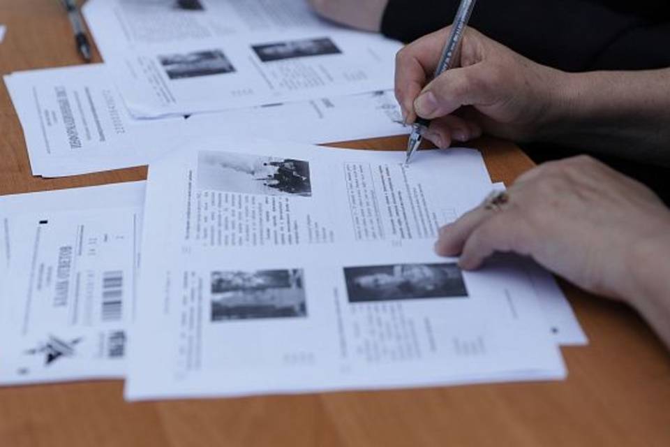 Жители Волгоградской области вместе с депутатами написали «Диктант Победы»