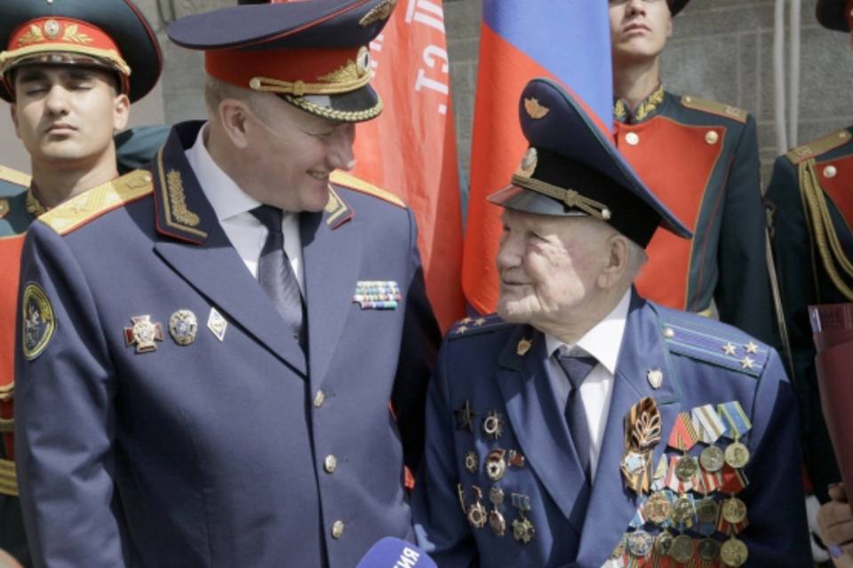 В Волгограде с 99-летием поздравили участника ВОВ и ветерана следствия Георгия Рогового