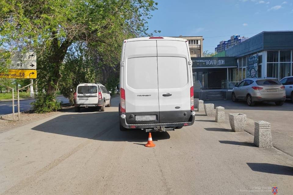 На юге Волгограда автомобили сбили двух женщин-пешеходов