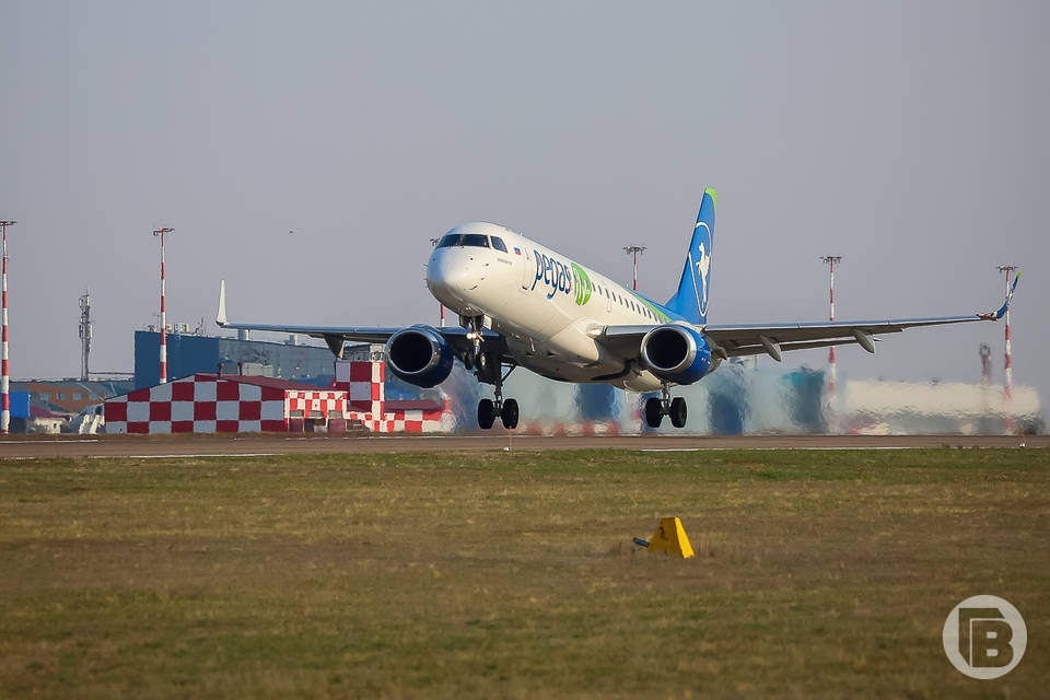 В Волгограде отменили рейс в Сочи из-за течи в двигателе самолета