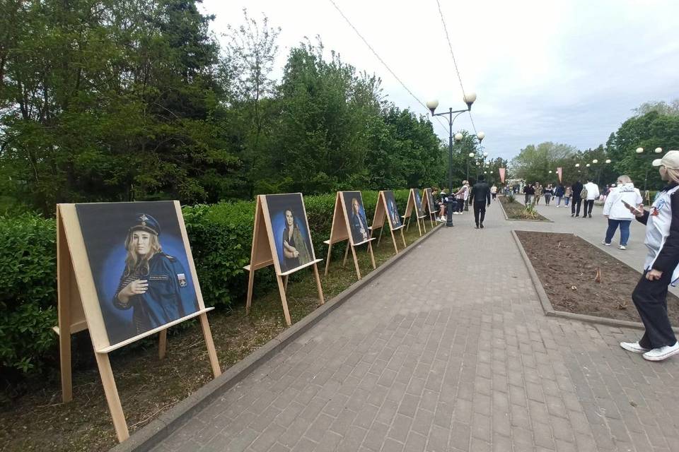 В парке Камышина Волгоградской области работает выставка «Жены героев»
