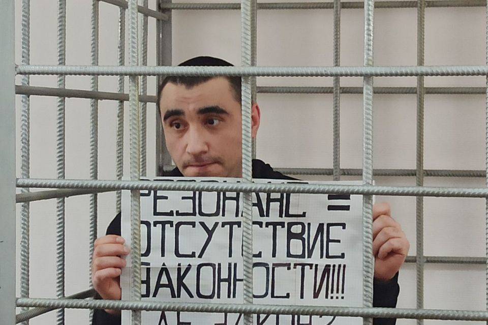 В Волгограде Арсен Мелконян задержан за угрозы убийством судье, бывшей жене и дочке