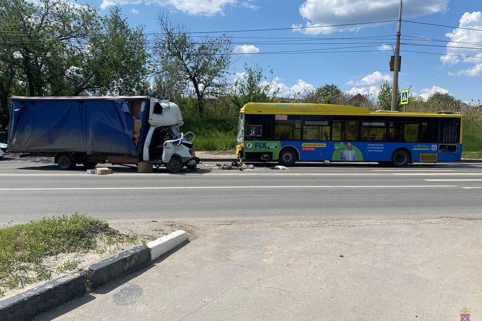 Детали ДТП с автобусом и грузовой «ГАЗелью» в Волгограде рассказали в региональном ГУ МВД