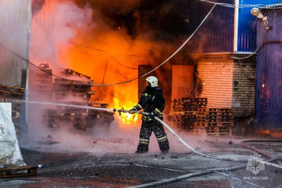 В Камышине во время пожара обгорел мужчина