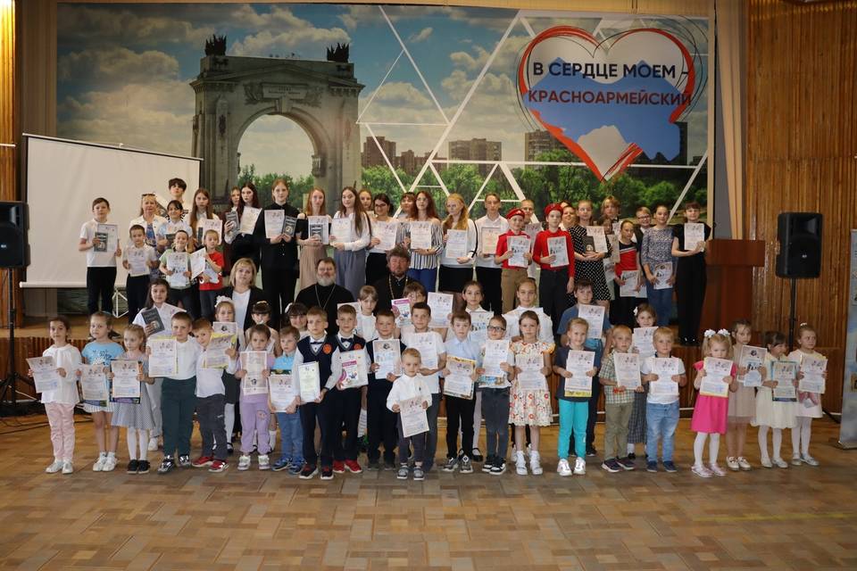 В Волгограде наградили победителей конкурса творческих работ, посвященных Году педагога и наставника