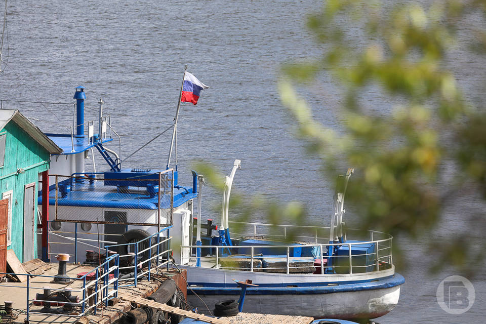 Волгоградку с приступом срочно доставили с острова в город