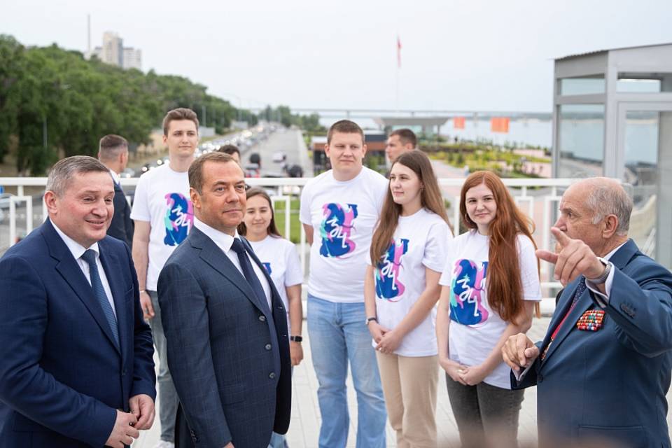 Медведев рассказал, зачем туристам нужно ехать в Волгоград