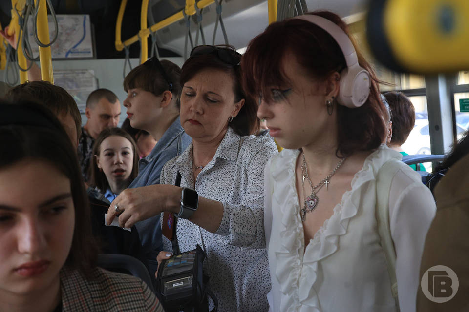В Волгограде контролеры задержали в троллейбусе подозреваемую в краже