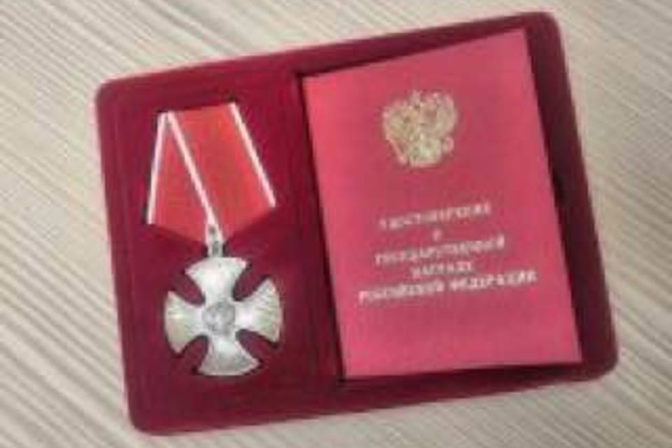Супруге погибшего в СВО подполковника Романа Осечкина из Волгоградской области передали награду