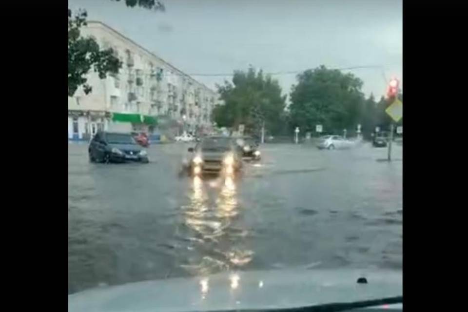 В Волгоградской области город Михайловку затопило июньским ливнем
