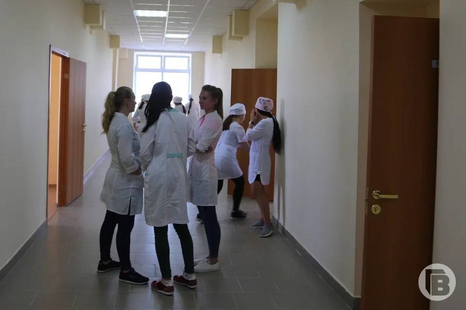 8591 врач работает в Волгоградской области