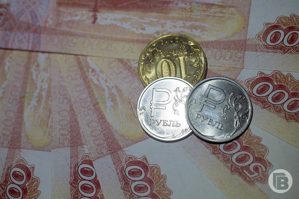 Средняя зарплата жителей Волгограда увеличилась на 100 рублей