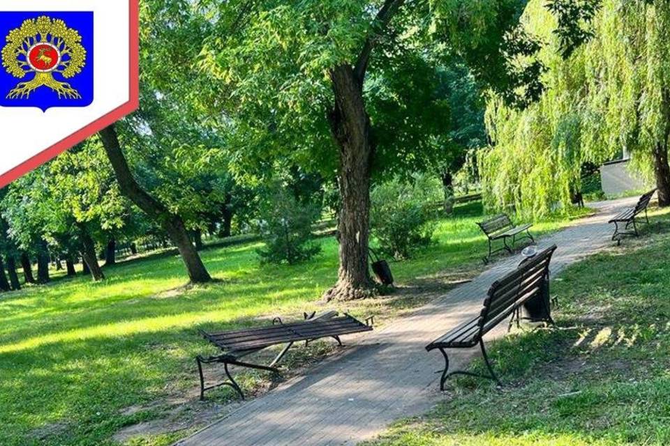 В Урюпинске ищут вандалов, разгромивших парковую мебель