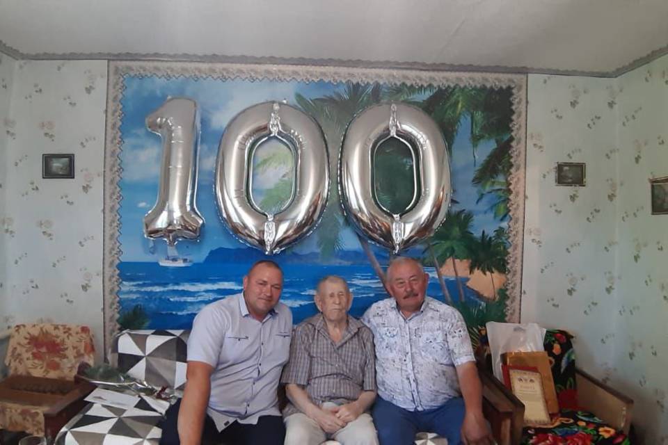 Волгоградского ветерана Ивана Пименова поздравляют со 100-летием