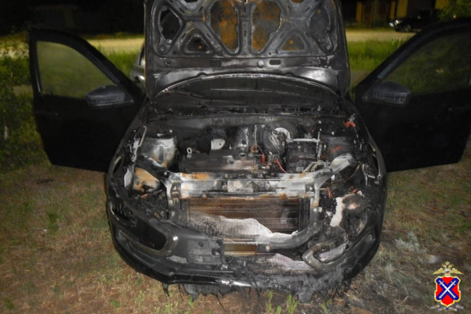 Волгоградец спалил машину бывшей сожительницы