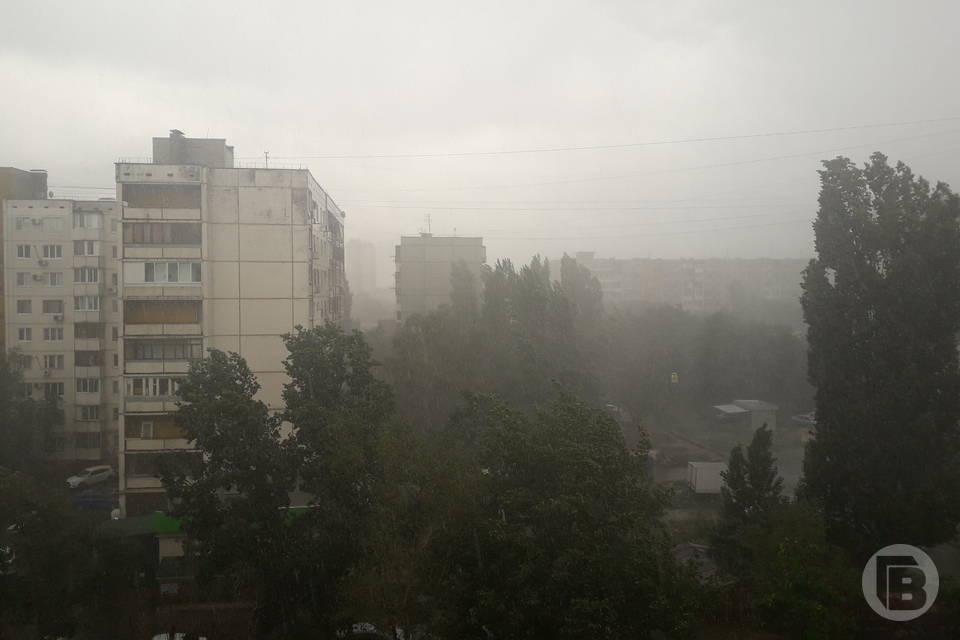 Мощный ливень обрушился на Волгоград 16 июля