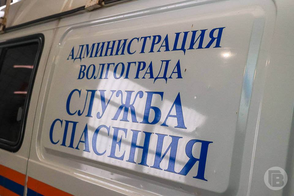В Волгограде спасатели пришли на помощь запертой в квартире пенсионерке