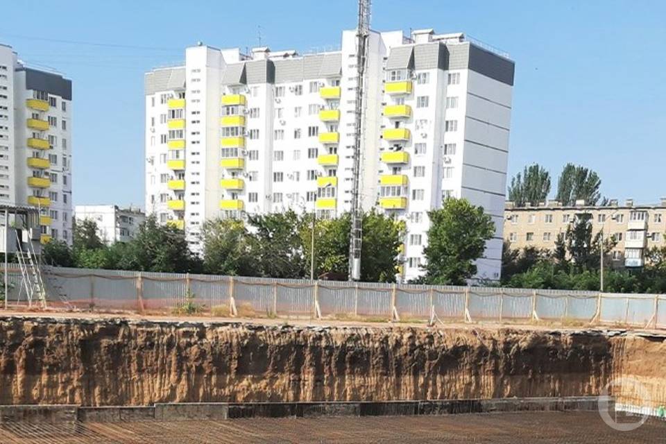 В Волжском Волгоградской области строят шестиэтажную детскую поликлинику