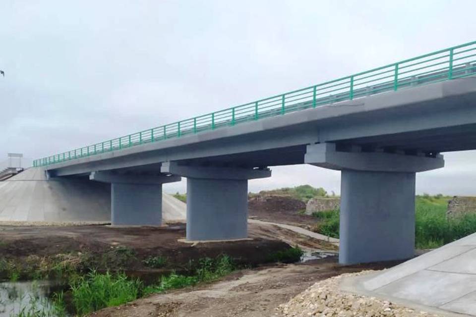 В Волгоградской области мост через реку Кардаил привели в порядок