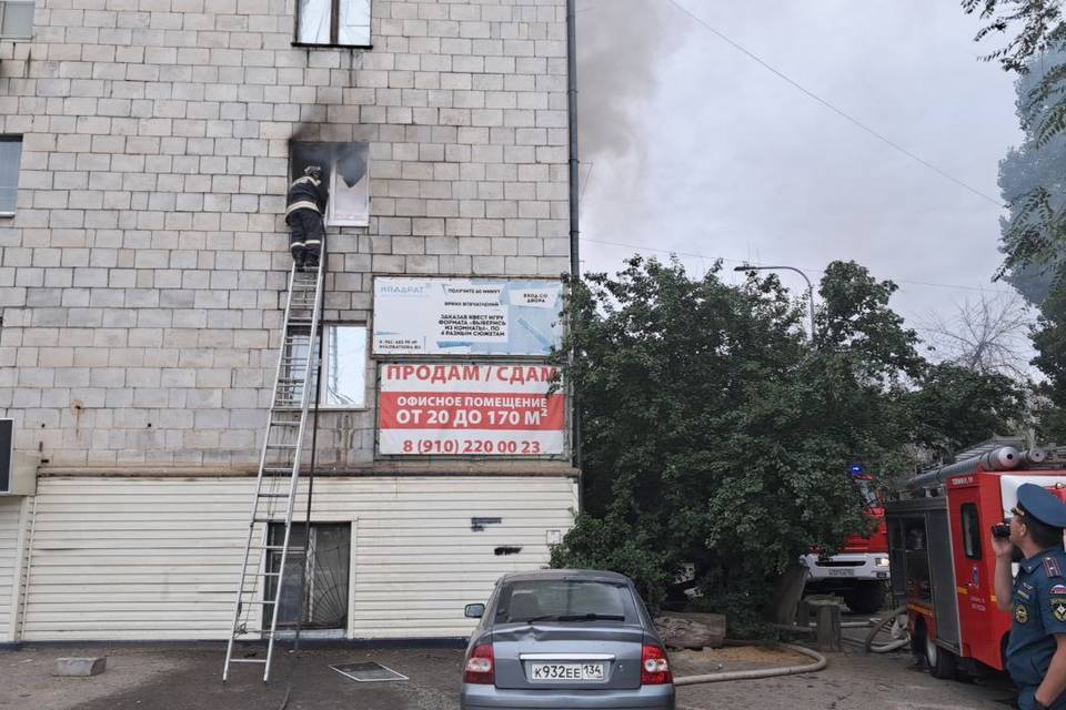На пожаре в центре Волгограда погибла 73-летняя пенсионерка, ее сын в реанимации