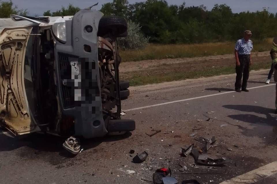 На трассе у Камышина Волгоградской области два водителя разбились в лобовом ДТП