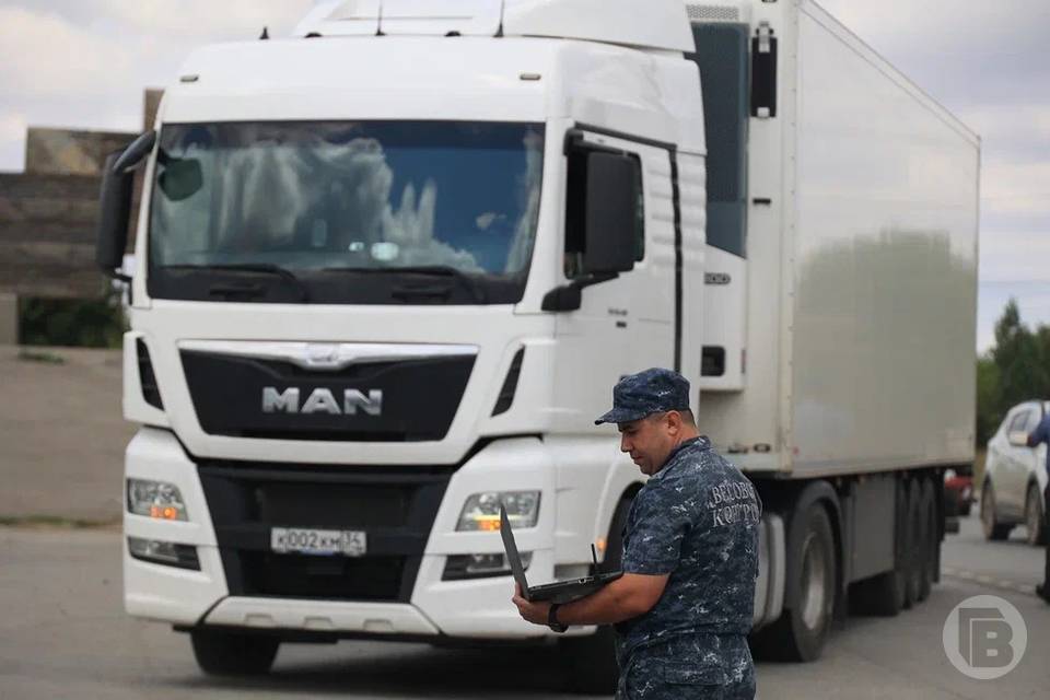 На трассах Волгоградской области водителям фур выписали протоколы за движение днем