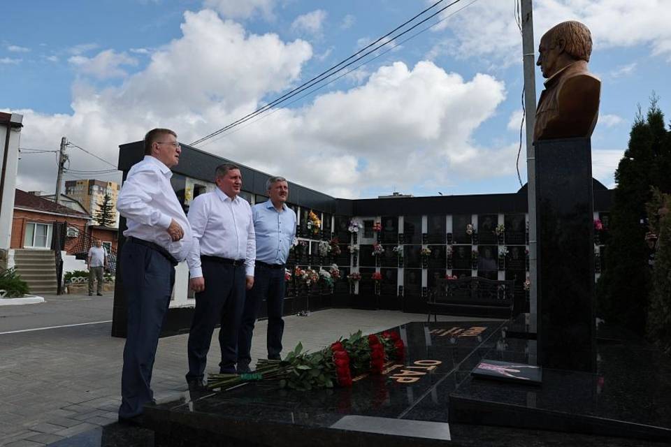 Губернатор Бочаров и глава Волгограда Марченко почтил память основателя НЭТа Отара Джангишерашвили