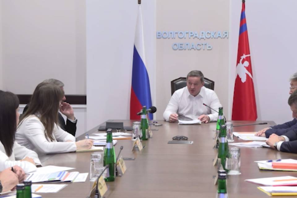 В Волгограде Андрей Бочаров внезапно прервал совещание по развитию ЖКХ