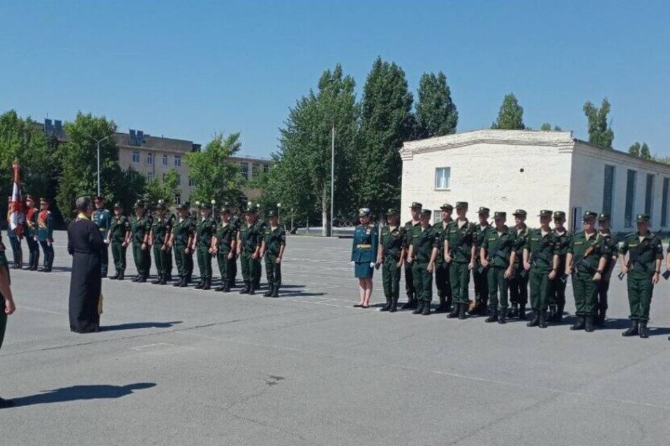 В Волгограде во время принятия присяги благословили 320 солдат