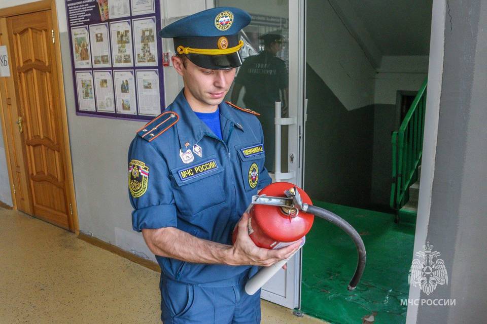 В Волгограде пожарные пошли по школам