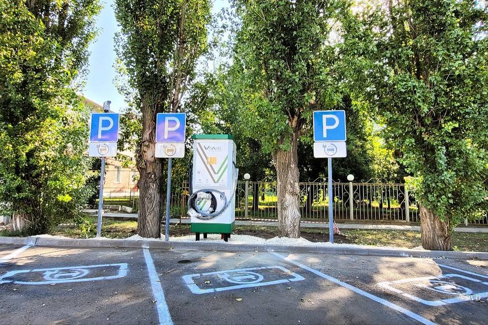 Первую заправку для электромобилей открыли в Новоаннинском Волгоградской области