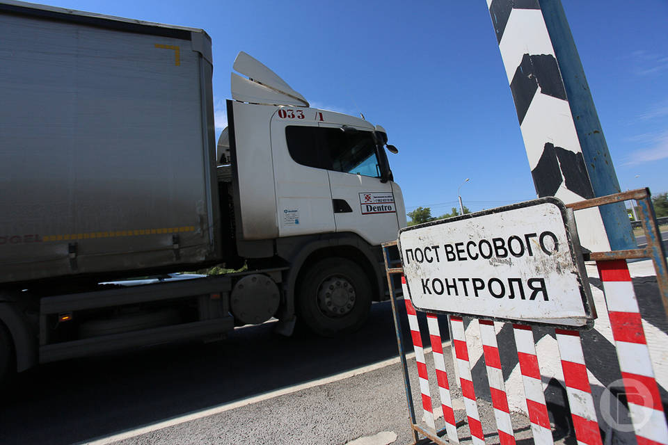 В Волгограде автоинспекторы вновь ловили водителей фур на дорогах