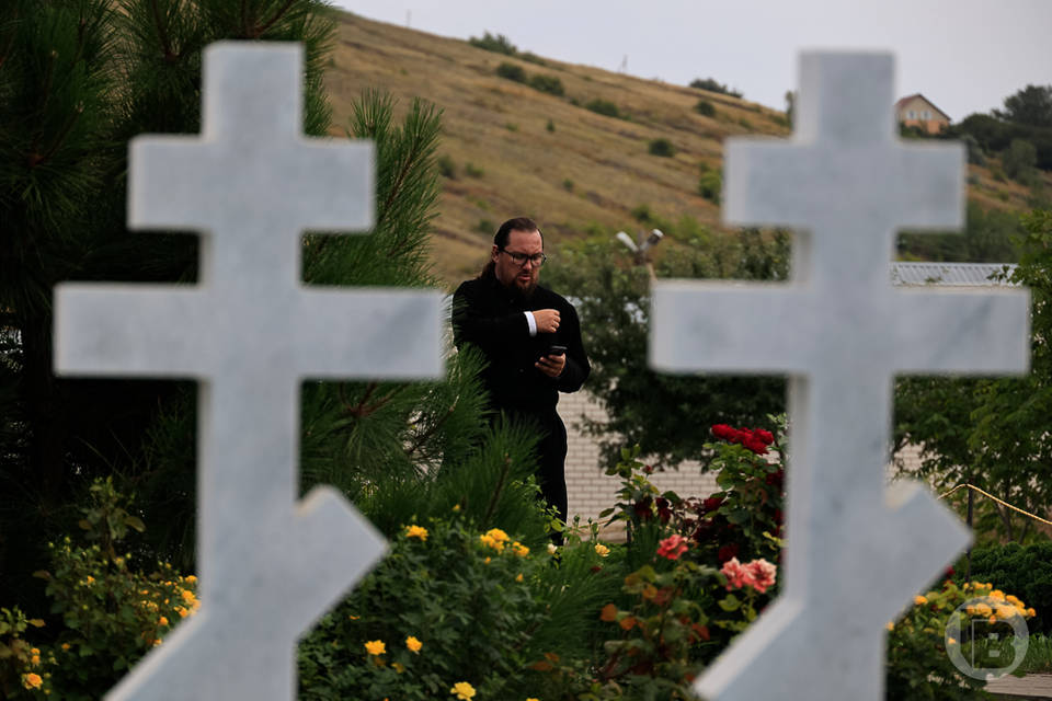Волгоградцев просят не ходить на кладбища 24 августа