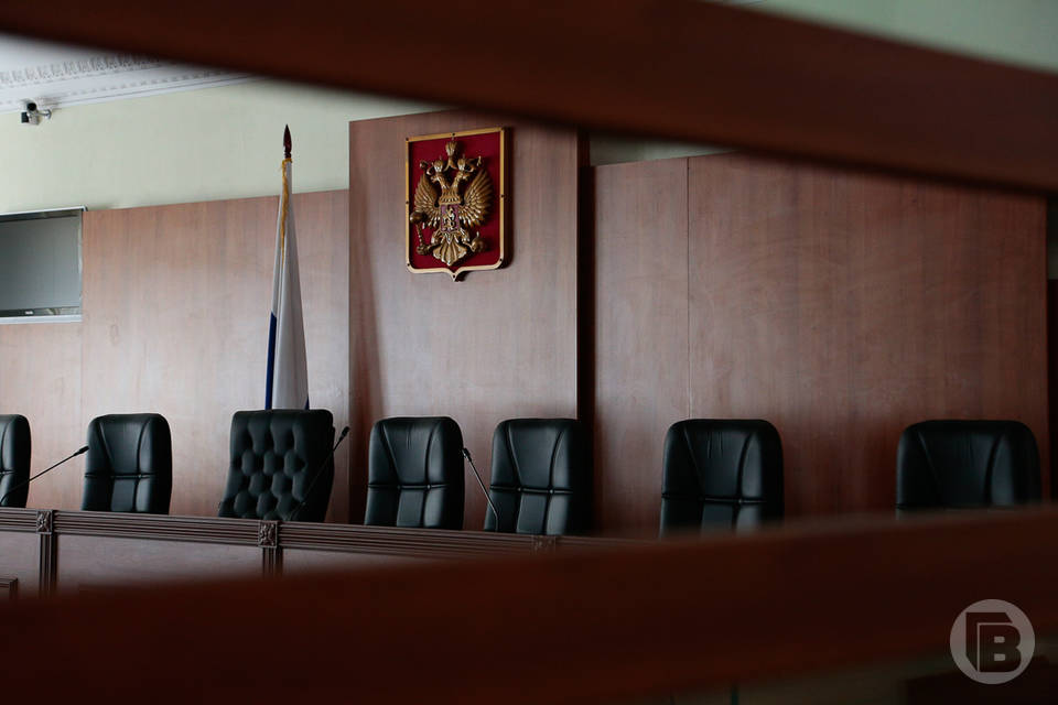 В Волгограде уволенный из органов полицейский через суд требует компенсацию
