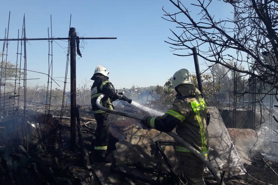 В Дзержинском районе Волгограда сгорела дача