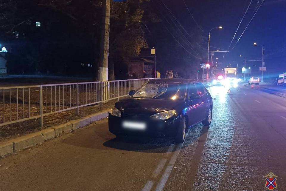 Неизвестный пешеход попал вечером под колеса «Хендэ Элантра» в Волгограде