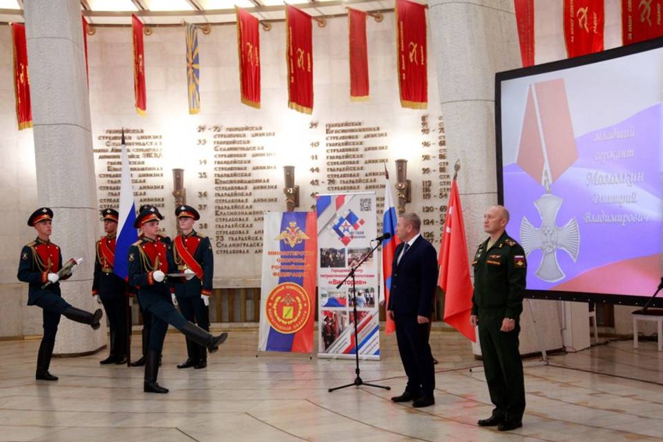 В Волгограде семьям двенадцати погибших участников СВО передали ордена Мужества