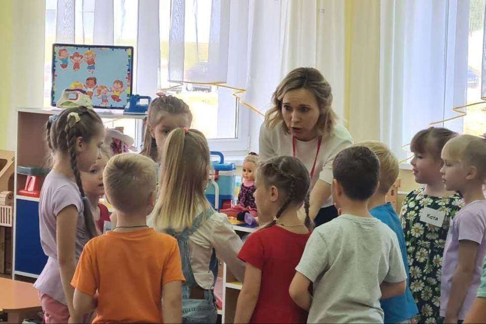 Претенденты на звание «Воспитатель года России» проводят занятия с детьми в Волгограде