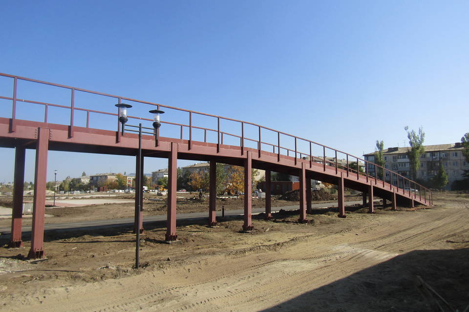 Велосипедный мост строят в парке Камышина Волгоградской области