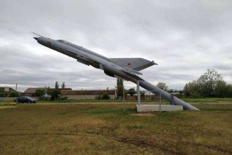 В Волгограде  восстанавливают фюзеляж истребителя-памятника МиГ-21С