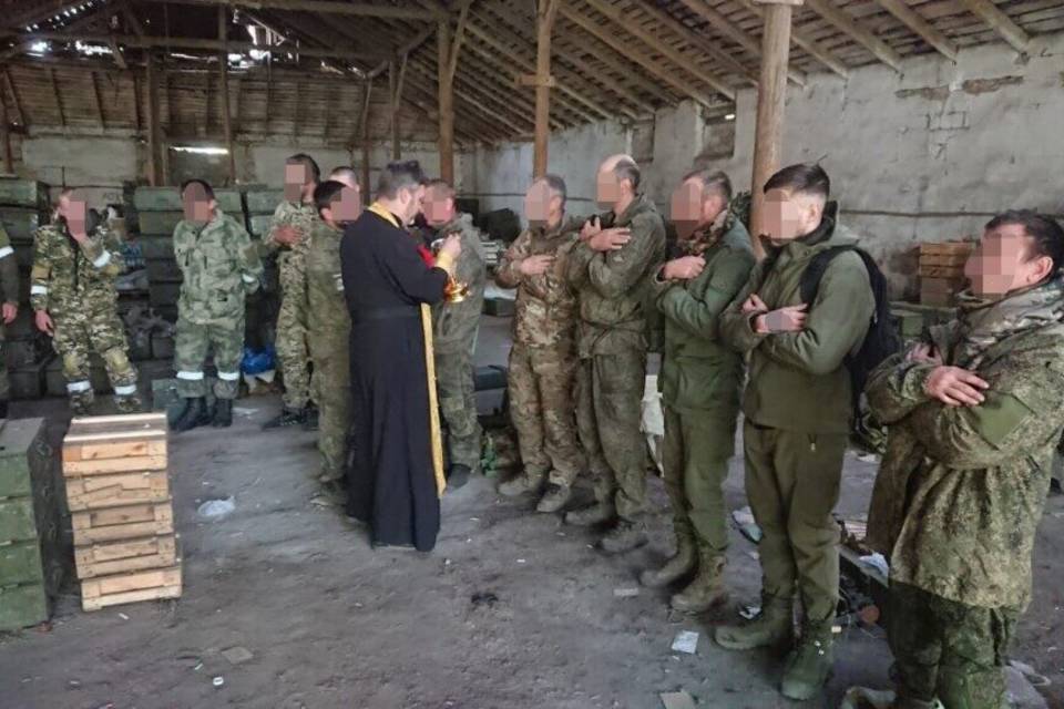 Волгоградский священник причастил бойцов в зоне СВО