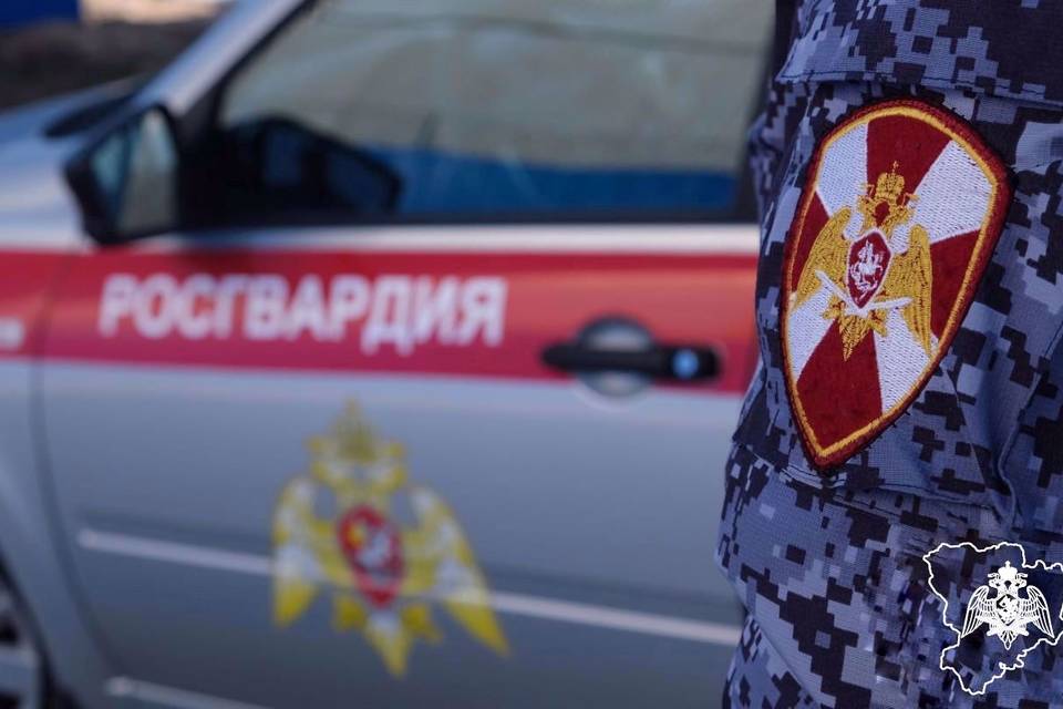 В Волгоградской области мужчина украл смартфон с подключенными банковскими приложениями
