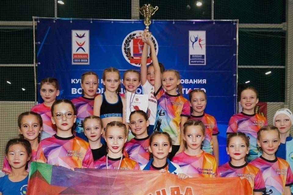 В Волгоградской области победителями региональных соревнований стали чирлидеры из Волжского