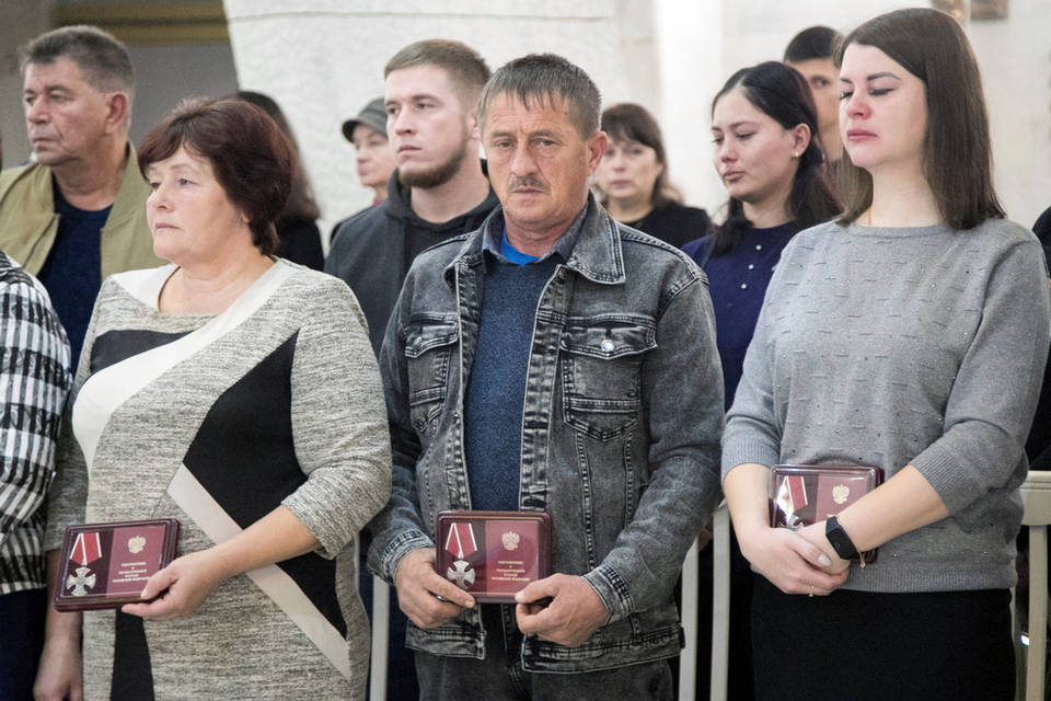 В Волгограде родственникам 11 погибших военнослужащих вручили награды