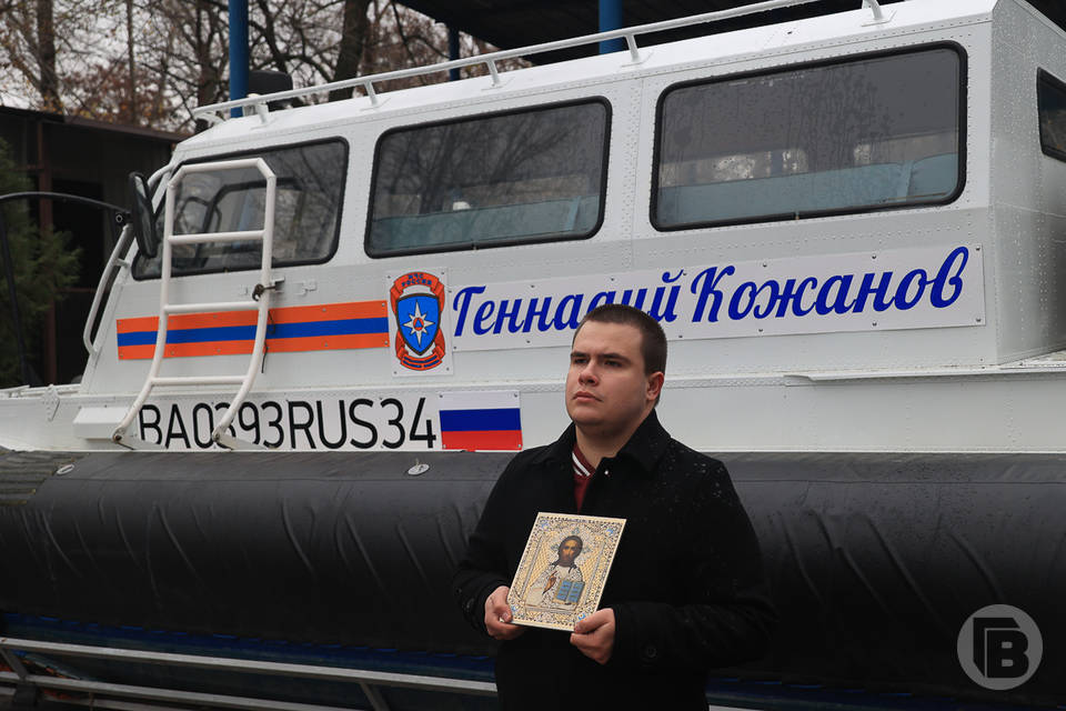 В Волгограде в память о погибшем в СВО спустили на воду судно на воздушной подушке