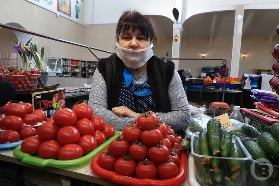 В Волгограде за неделю подорожали помидоры, огурцы и лук