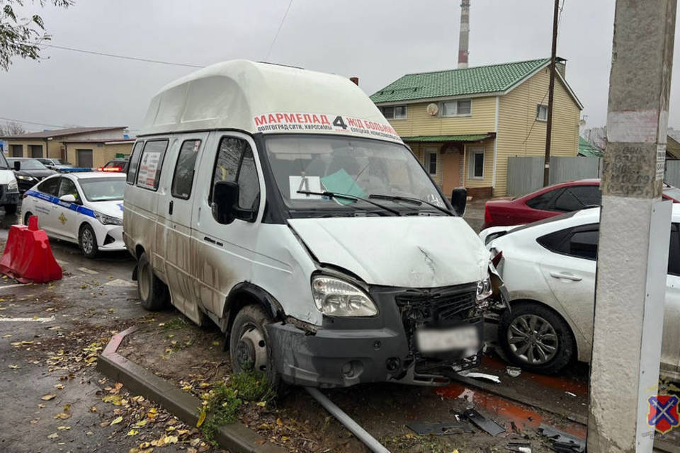 Стало известно состояние водителя маршрутки, совершившего ДТП в Волгограде