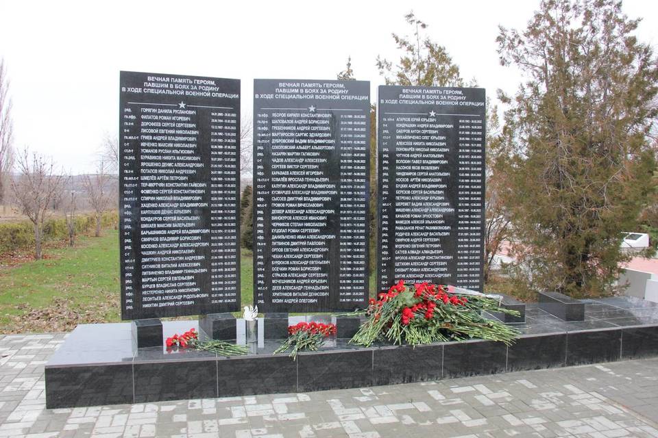 В Камышине открыли еще одну памятную доску с именами погибших в СВО