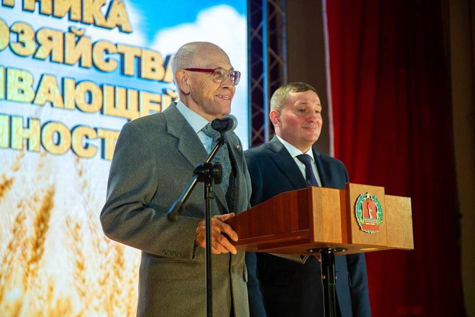 Почетный гражданин Волгоградской области Борис Екимов отмечает свое 85-летие