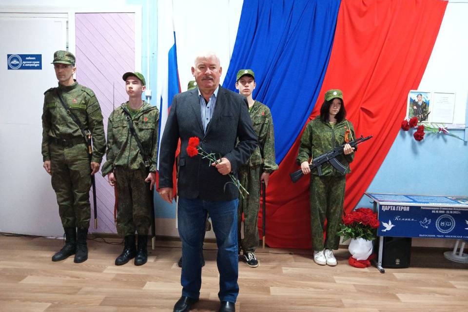 Под Волгоградом открыли мемориальную доску Станислава Роспономарева, погибшему в СВО